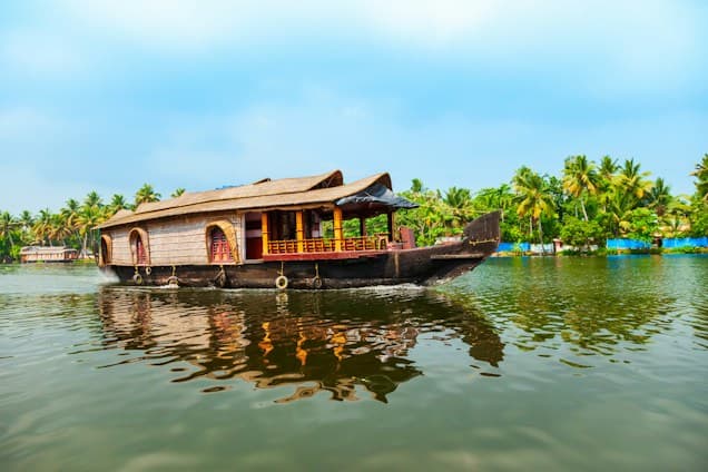 Kerala Backwaters & Munnar Hills
